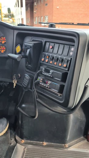 2021 IC CE school bus startup and radio chatter while my bus driver says funny stuff