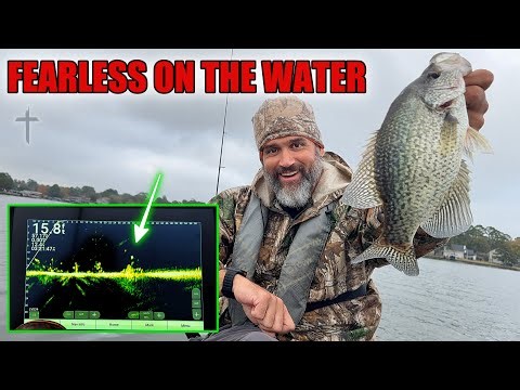 How I Locate Slab Crappie with LiveScope on Lake Conroe 👀🎣 #crappiefishing #livescope #wintercrappie