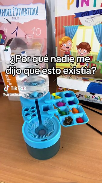 Nadie me explicó que limpiar pinceles podía ser TAN fácil 😳🎨 Esto literalmente lo hace solo #arte #manualidadesdeniños #arteparaniños #españa🇪🇸 #mamatiktok