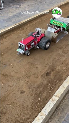 Massey Ferguson and International radio control tractors pulling at the Worlds