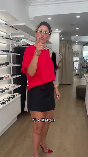 Listen up girls 📣❤️ #girlswithgems #sizematters #fashion #oversizedshirt