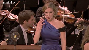 🌙🎶 Join soprano Sabine Devieilhe alongside Raphael Pichon's impeccable Pygmalion, for some magnificent Mozart—featuring beloved works like the Queen of the Night aria! 🌙🎶 https://cutt.ly/y6HbTG9 | medici.tv