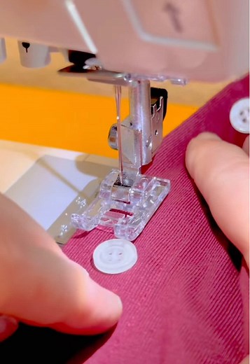 How to Lower the Feed Dog on Your Sewing Machine