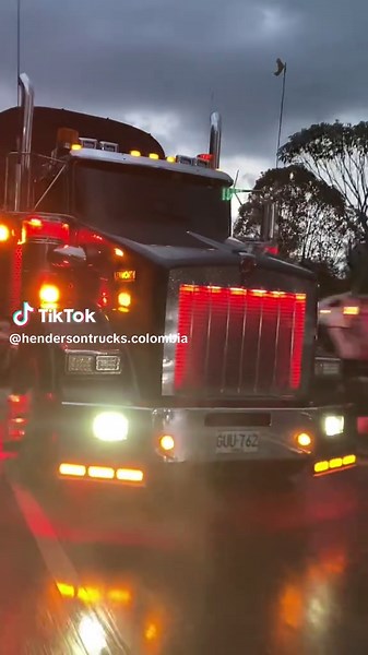 Solo KW con estilo😍🚨🚨🚨 @Solo Kenworth Colombia @solo Kenworth colombia 🚚🥱 #ingenierosalvolantekw #tractomulascolombia🇨🇴 #cauca #t800 #saliendoessaliendo @D'avid