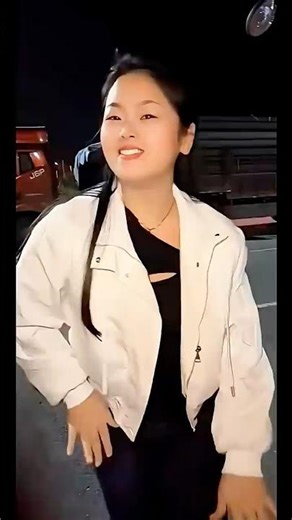 星光下的舞姿，韵味十足😂嘘……🤫不准笑 除非忍不住🤣#夜晚拍照才有感觉 #开卡车的女人 #跳舞我不是专业的 #不准笑除非忍不住笑