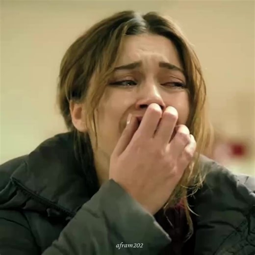 Exploring the Charisma of Afra Saraçoğlu in Abi