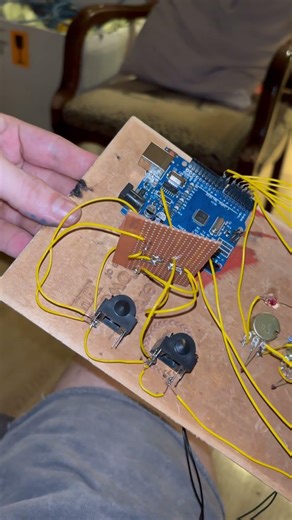 Baby 8 step sequencer arduino and 555 vco