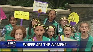 Where are statues of women in Central Park?