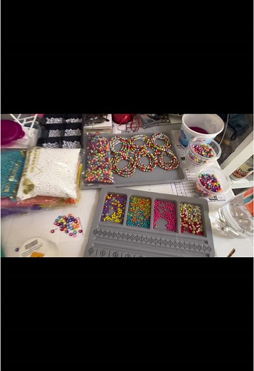 Preparando Freebies para el Concierto de Jhope en México