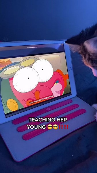 😋🫶 (@amphibio)’s videos with