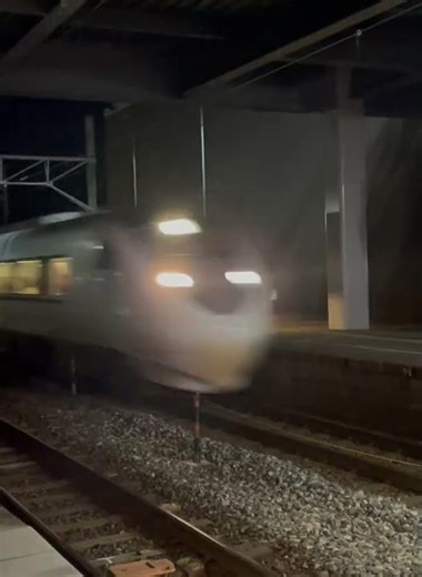 【高速通過】9両編成で北陸本線を駆け抜けていた新幹線敦賀開業前の特急しらさぎ＃681系＃しらさぎ＃通過＃高速通過＃北陸本線#shorts#電車＃JR＃JR西日本