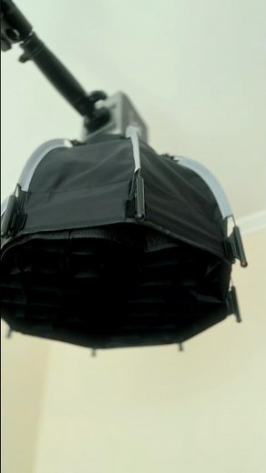 Easy to assemble and easy to use. The 30cm octagonal softbox, mini Bowens mount, the Ulanzi AS-D30.