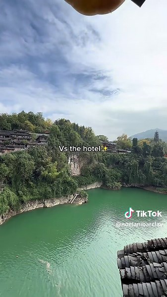 We were pretty nervous at first but it worked out just fine😅 Plus this was by far the best view we have ever had from a hotel. It was a dream!!📍Twelve City #FurongOldTown #ChinaHotels #HotelViews #funny #WaterfallView