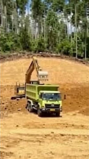 PERGERAKAN UNIT EXCAVATOR VS DUMP TRUCK DI TAMBANG TANAH LIAT