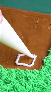 Have a field day with this baseball field cupcake art! ⚾🧁