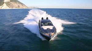 Fiery good looks and a sporty personality: it’s the Pershing 62! | Pershing Yacht