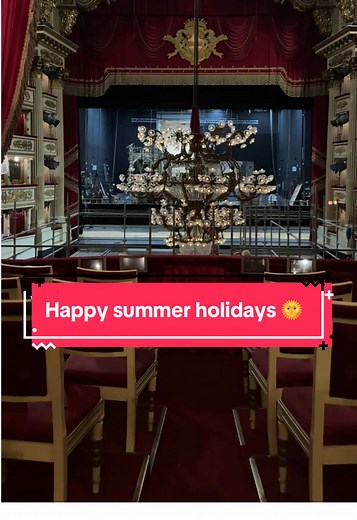 Quando il lampadario si abbassa, per noi significa ferie! Buone vacanze estive a tutti 🌞 La programmazione di opere, balletti e concerti riprenderà a settembre. Durante l’estate, il Teatro rimarrà però aperto per le visite guidate 🎭 When the chandelier goes down, it means it’s vacation time for us! Happy summer holidays to all: opera, ballet and concert performances will resume in September. In the meantime, the Theatre will remain open for guided tours throughout the summer. #teatroallascala