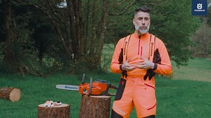 10K views | Nuestro compañero Víctor, Husqvarna nos enseña la motosierra Husqvarna 120, una de las máquinas más silenciosas y equipadas del mercado. En este video, Víctor nos enseña todo lo que hay que saber sobre esta máquina, desde cómo usarla hasta cómo cuidarla. https://enlago.com/articulo.php?cod=8409452869463 | Enlago | Facebook