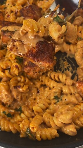 Tomato basil salmon pasta | Eatwitzo