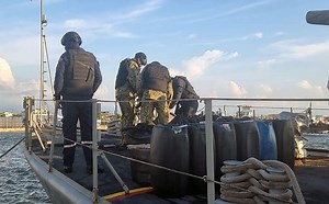 Personal naval y policial decomisó 40 bloques de droga