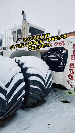 Big bud 747 is the largest tractor on earth #invention #technology #world #747 | Mechmarvel03