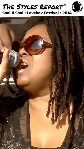 Soul II Soul Perform Back To Life (However Do You Want Me) Live