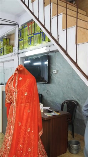 சூரத் factory ல் லெஹங்கா இவ்வளவு சீப் ஆ