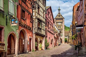 97K views · 2.4K reactions | Christmas vibes in Strasbourg,France ⛄⛄ :shoresofreedom https://www.youtube.com/channel/UCReFkBlkakZkmged6GUd7xA https://www.youtube.com/channel/UC41wbBZXjqd93gkwSKezmgQ Follow us on Instagram: https://www.instagram.com/stamped_traveler/ | Stamped | Facebook