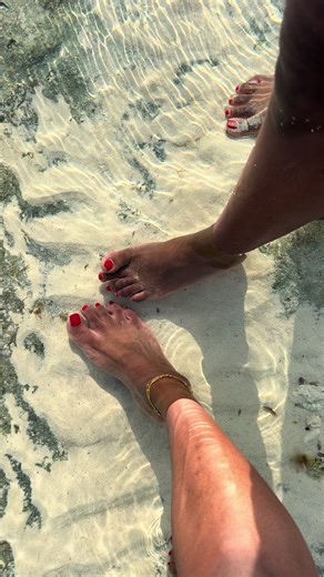 Believe us when we say our anklets are made to last 👌🏾 Ocean-proof, style-approved 😍 Grab yours Ksh.999 #WaterproofJewelry #OceanVibes #AnkletSeason #BeachStyleKe #DurableFashion