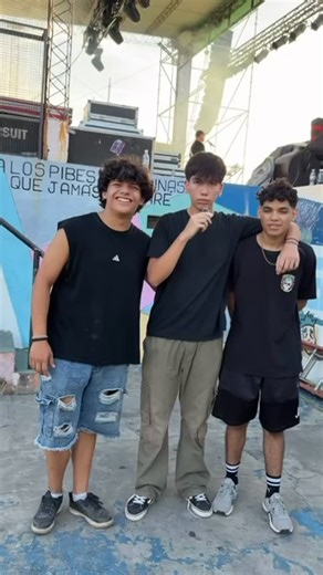 Delegación Los Cardales on Instagram: "¡Talento 100% de Los Cardales! 🎸🏡 Es un orgullo inmenso ver a nuestros jóvenes pisar fuerte en el escenario local. Hoy, @nevra.mp3 tuvo su debut en casa, ante su gente, demostrando el enorme potencial artístico que tenemos en el pueblo. Benjamín Noguera, Gregorio López Celis y Maykol Aleman Diaz son de acá, son nuestros, y hoy nos hicieron vibrar con su música. 👏 ¡A seguir apoyando a los artistas de Cardales!"