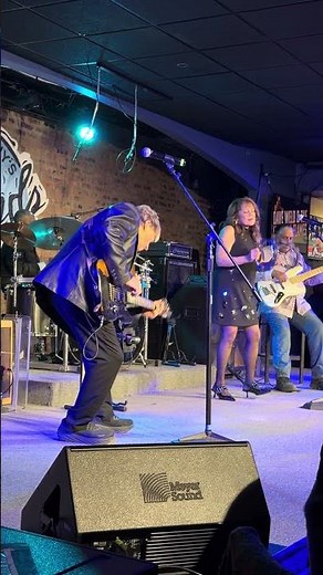 Dave Welds singing Buddy Guy’s Legends Blues Chicago #livemusic