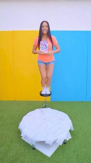 How many rolls of toilet paper can one person hold? 🧻😵