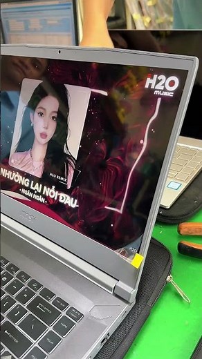 Thay màn hình laptop MSI Thin 15 B13UC, chị khách ở Gia Lai phải gửi máy vào tận TPHCM