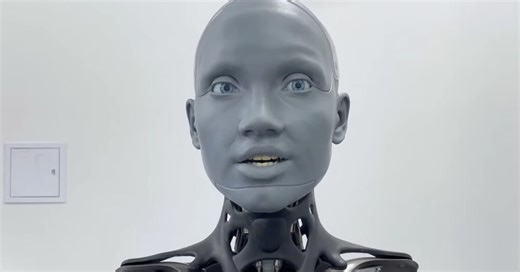 El robot humanoide, Ameca, revela en entrevista que podrá caminar en un año