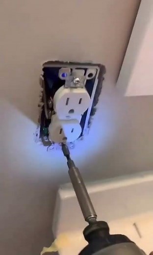 Electrical Expert Reveals Top Troubleshooting Techniques for Dead Outlets
