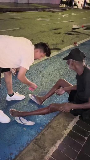 Assisting a Leg Injury in an Urban Setting