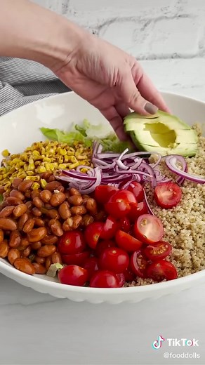 Delicious Southwest Quinoa Salad Recipe with Bush's Beans