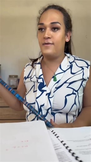 Source 👉 Orihei Tahiti trop bien imité 😅🤣👍 Français VS taata tahiti ! Pas hoaia tous comme ça inh 🤣 | MON FENUA MA Culture