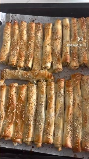 Crispy Feta & Spinach Spring Rolls 🤤 Super Easy & Delicious! #springroll #easybake #tasty #food