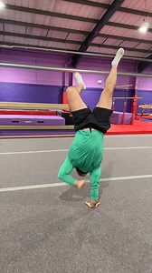 Head, shoulders, knees & twerk! | Ash Watson