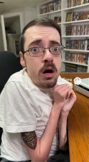 @rickyberwick does the "Bad Update" mod on his Xbox 360 and it red rings and his smile turns into a