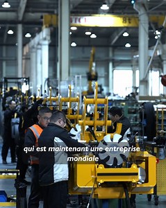 Célébrer notre passé. Créer notre futur. Lord Bamford, Chairman de JCB, revient sur les 80 dernières années d'histoire de JCB et sur les personnes qui ont contribué au succès de l'entreprise. | JCB