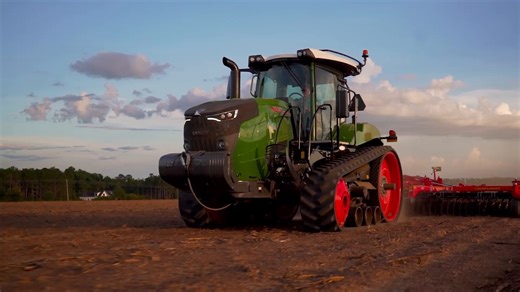 Nothing beats the Fendt Vario tracked series to keep you moving with superior traction and maximum power to the ground! | Java Farm Supply