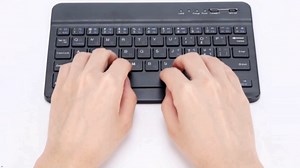 2-in-1 English Russian Language Bluetooth Keyboard, 7 Inch Rechargeable Ultra Thin Keyboard Builtin 120mAh Battery for Windows, for Android, for IOS Phone Tablet