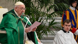 El Pontífice: La Palabra de Dios penetra como una espada para cambiarnos - Vatican News
