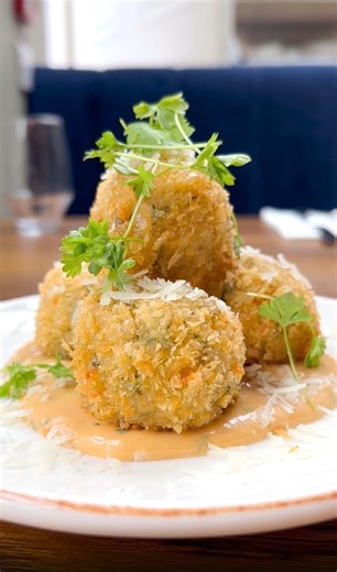 16 reactions |  WATCH Chef Owner Ellie Richmond of Salt Fish Seafood Restaurants and Wine Bar in Houndgate Townhouse Hotel create a Lobster Recipe using the Major International Lobster Stock Base ⁣⁣ ⁣⁣ This marinade makes it quick and easy to bring bold flavours to your menu!⁣ Get your free stock samples  https://lnkd.in/eA6nCUmX | The Staff Canteen | Facebook