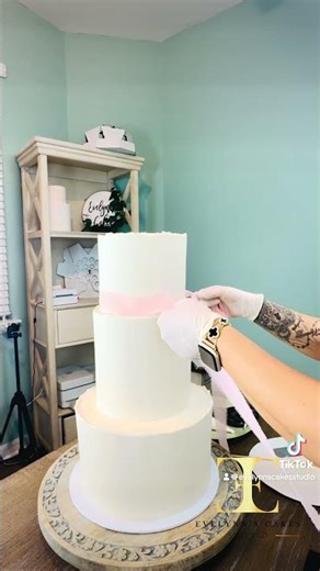 Decorate the perfect First Communion Cake with me💕🌸 #bespoke #cakedesign #cake #cakeartist