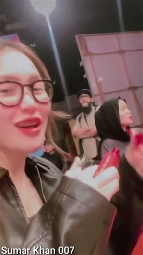 Ayu Ting Ting Pas Lagi Make Up Ada Yang Nempel Kayak Perangko! Wah Siapa Nih Bikin Penasaran?