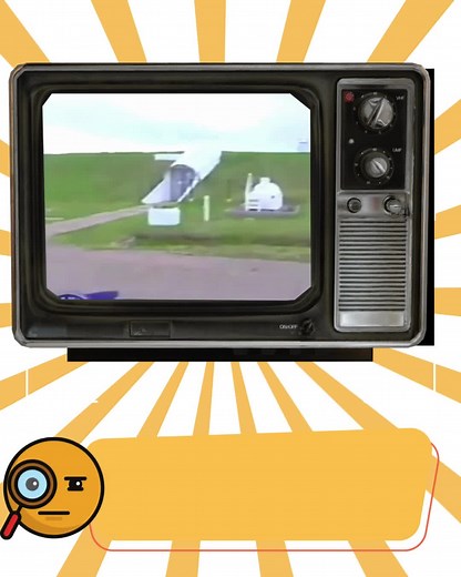 Ever wondered what's really inside a bunker?🤔 Join us for a tour of essential spaces: from cozy living quarters to high-tech comm rooms. Discover how these underground havens are designed for long-term survival and strategy. 😯#BunkerLife #bunker #tour #Canadianhistory