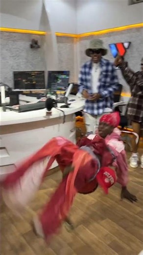 DOGO LEMA ANACHEZA HADI MATANGAZO😂😂 #shorts #wasafi #funny